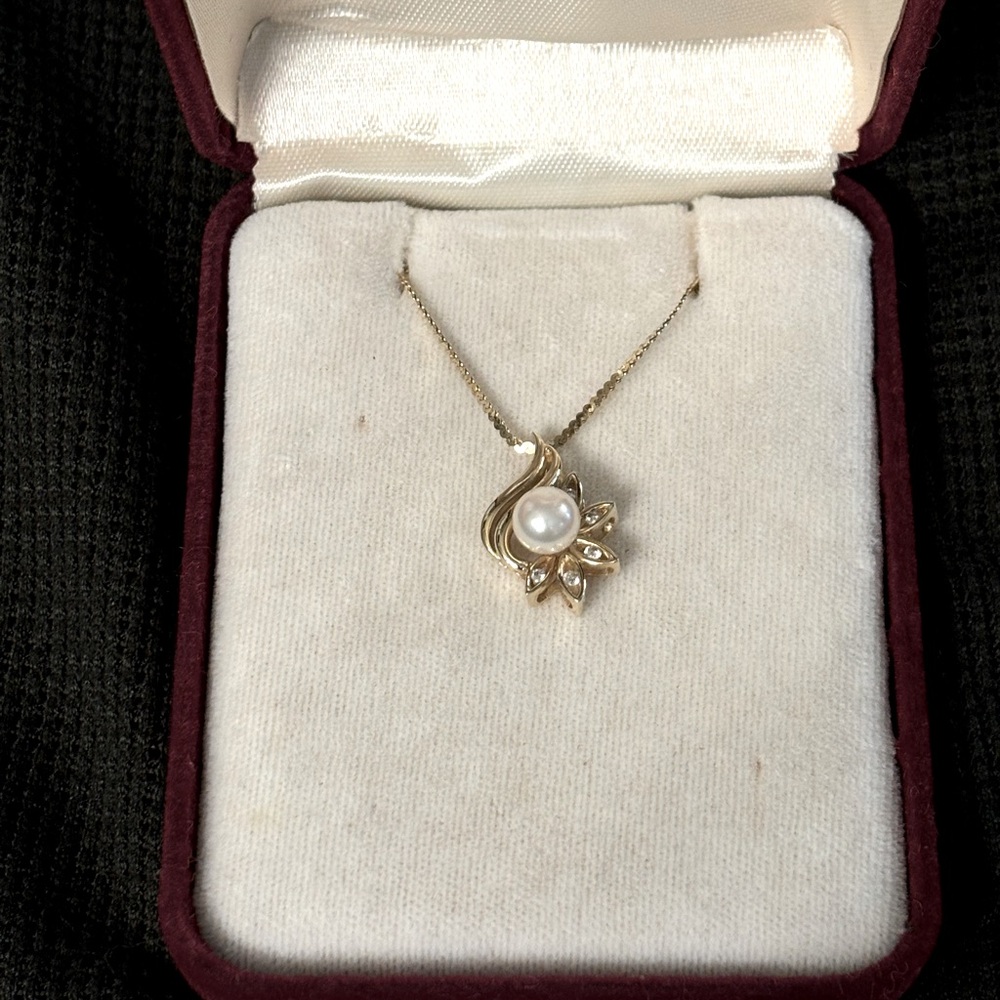 Helzberg 14K pearl/ diamond necklace - Picture 2 of 7